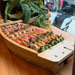 Sushi Boot 100 stuks ( €135,-)